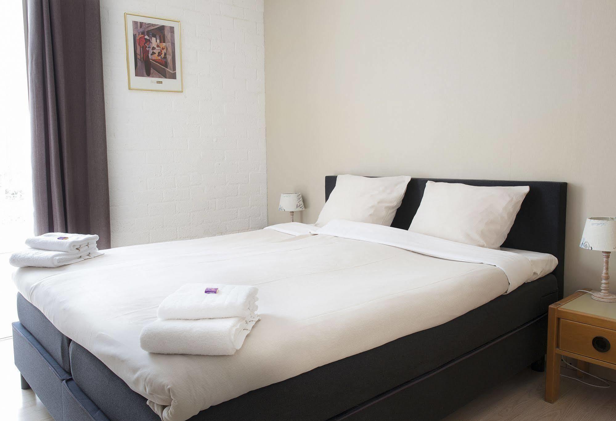 Hotel Restaurant 'De Oorsprong' Sint Nicolaasga Εξωτερικό φωτογραφία